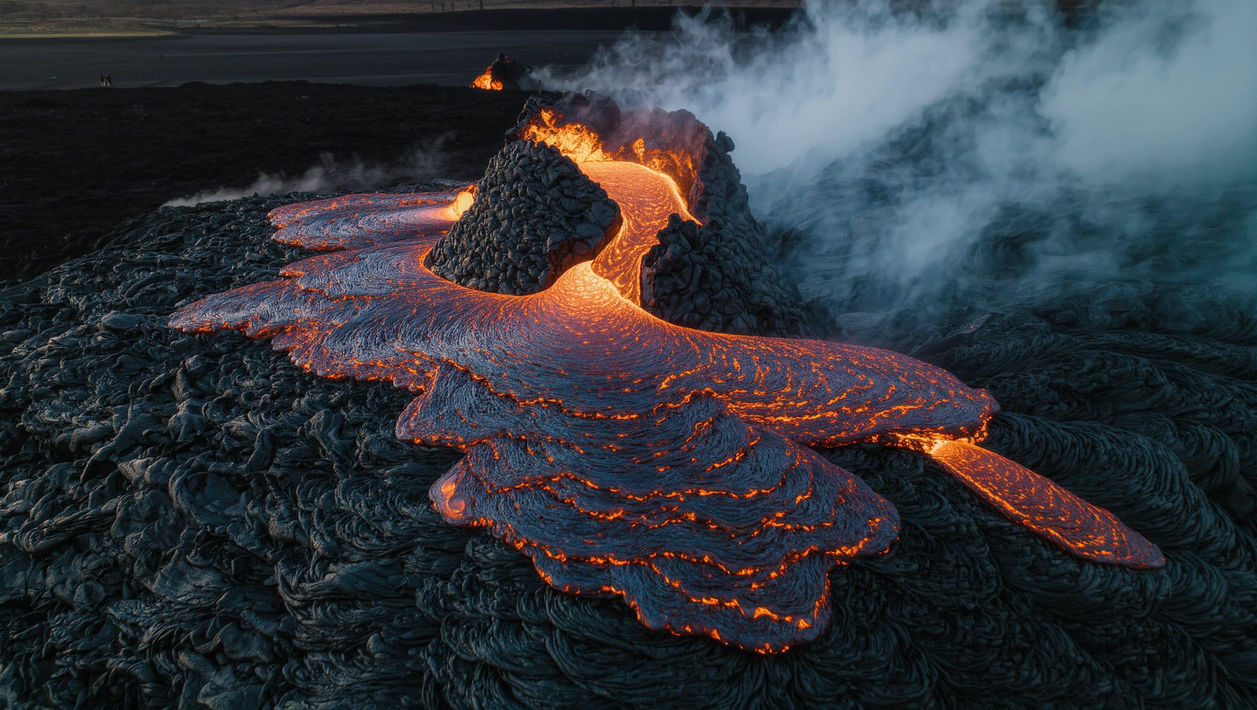 detalle volcan de lava azul